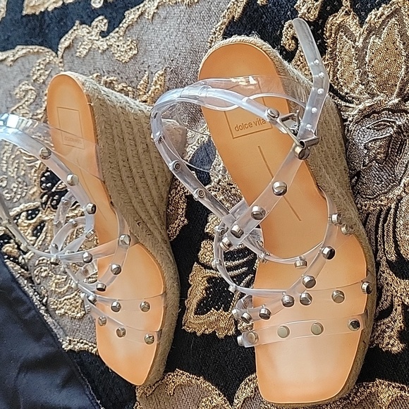 Dolce Vita new 8.5 studded wedge sandals. - Picture 5 of 7